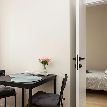 Apartamento Bright And 2-room Flat Near The Old Town *