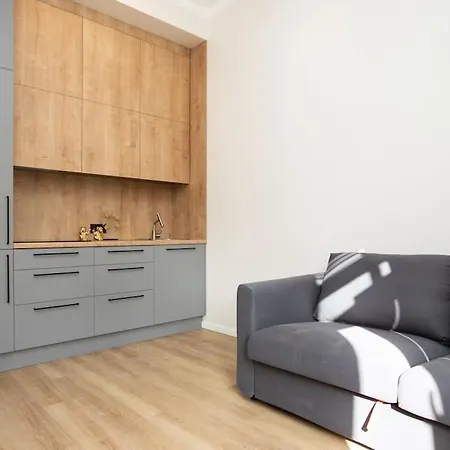 Bright And 2-room Flat Near The Old Town شقة *